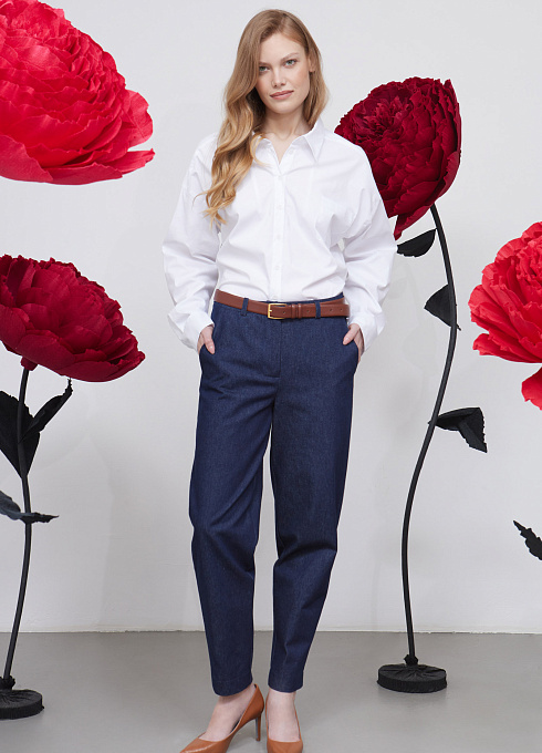 Брюки-бананы из денима женские, цвет синий 