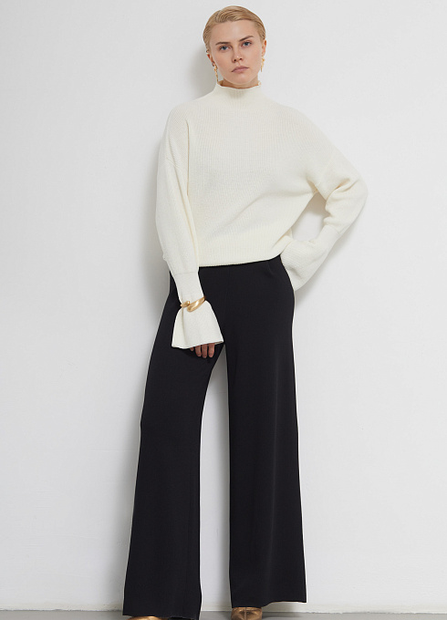 Брюки трикотажные с защипами женские, цвет чёрный 