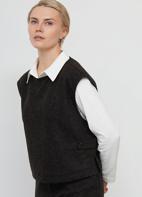 Жилет укороченный в елочку женский,  коричневый цвет